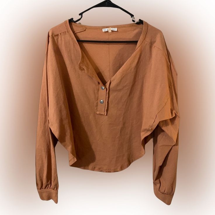 Nwot Amei Co Burnt Orange Cropped Long Sleeve Top S Brown V-neck Crop Top For Fall, Cotton Crop Top For Day Out In Fall, Cotton Crop Top For Fall Day Out, Brown Cropped Top For Fall, Casual Brown Crop Top For Fall, Long Sleeve Brown Crop Top For Spring, Casual Cropped Long Sleeve Top For Fall, Trendy Brown Long Sleeve Top For Spring, Brown Cropped Blouse For Fall