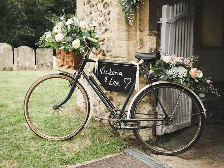 a bicycle is decorated with flowers and a welcome sign