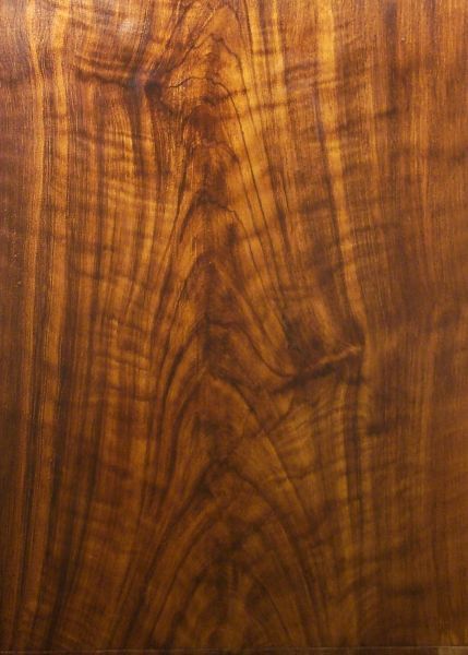 a close up view of the wood grains on a table