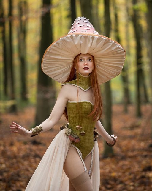 Fairy Costume Ideas For Women, Easy Fairy Costume, Fairy Costume Ideas, Chasing Daisies, Mushroom Hats, Woodland Fairy Costume, Mushroom Outfit, Mushroom Costume, Ren Faire Costume