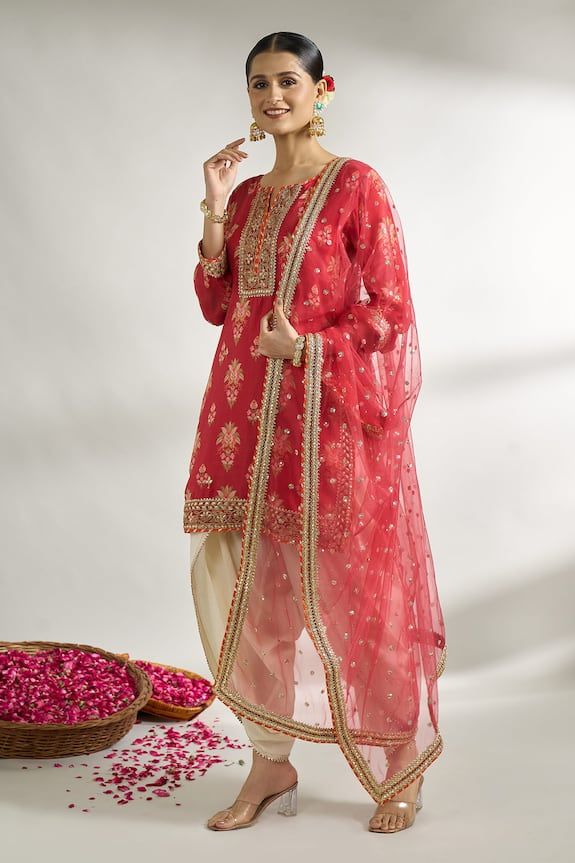 Red short kurta with all-over floral jaal prints, gota, gold thread and sequins butti embroidered yoke, sleeves and borders. Comes with contrasting dhoti pant and sequin butti embroidered net dupatta. - Aza Fashions Gopi Vaid, Red Kurta, Kurta Cotton, Kurta Patterns, Short Kurta, Dhoti Pants, Net Dupatta, Gold Thread, Gold Threads