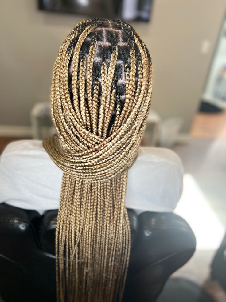 Colors 27/613 Color 27 And 613 Knotless Braids, 27 And 613 Knotless Braids, 613 Knotless Braids, Colored Knotless, Box Braids Color, Blonde Knotless, Braids Color, Blonde Braids, Twist Out