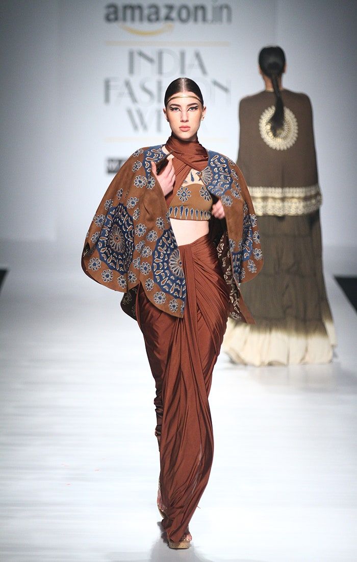 Malini Ramani at Amazon India Fashion Week autumn/winter 2017 | Vogue India Fusion Fashion Inspiration, Malini Ramani, Peru Fashion, Saree Wearing Styles, Ethno Style, Draping Fashion, India Fashion Week, Amazon India, Casual Indian Fashion