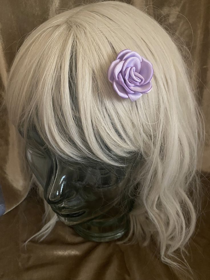 Sweet small cloth ribbon lavender hair flower. This cutie is dainty and delicate. Perfect for dress up or every day wear, it's mounted on a Bobby pin for easy use on a variety of hair types. Purple Hair Accessories, Bobby Pin Hair, Flower Lavender, Bobby Pin Hairstyles, Pin Hair, Lavender Hair, Hair Flower, Bobby Pin, Flower Hair Accessories