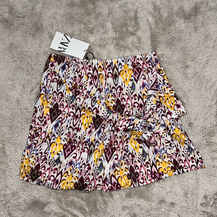 Multi Color Shorts Stretch Multicolor Bottoms For Day Out, Spring Multicolor Stretch Shorts, Multicolor Bottoms For Summer Day Out, Chic Multicolor Summer Bottoms, Yellow Bottoms With Floral Print For Spring, Yellow Floral Print Bottoms For Spring, Yellow Stretch Shorts For Vacation, Zara Yellow Bottoms For Vacation, Zara Yellow Bottoms For Summer