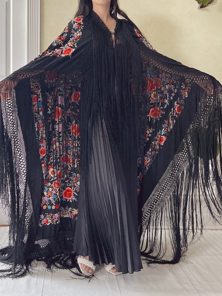 Antique Silk Embroidered Shawl - OSFA | G O S S A M E R Dark Folk Fashion, Kimono Shawl Outfits, Dark Vintage Fashion, Witchy Duster, Indian Goth, Art Nouveau Fashion, Ugly Outfits, Embroidered Shawl, Antique Aesthetic