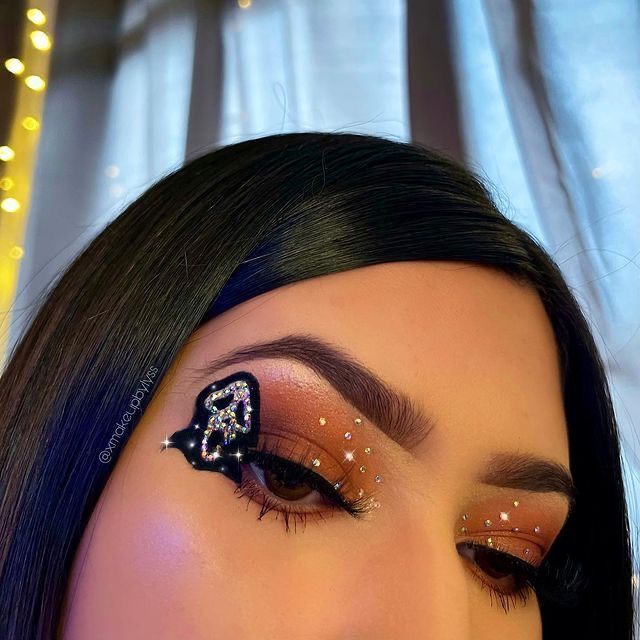 Halloween Makeup Looks Easy Eyeshadow, Cute Spooky Makeup Looks, Ghostface Eyeliner, Ghostface Eye Makeup, Easy Makeup Ideas Halloween, Halloween Makeup Scream, Halloween Makeup Ghostface, Scream Inspired Makeup, Halloween Makeup Looks Black Women