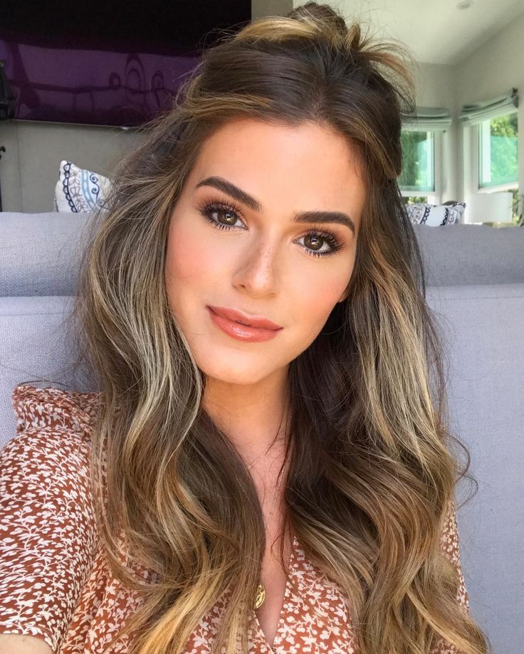 Jojo Fletcher Hair, Fletcher Hair, Joelle Fletcher, Jojo Fletcher, Emma Willis, Autumn Tones, Medium Bob Hairstyles, Hairstyles For Layered Hair, Honey Blonde Hair