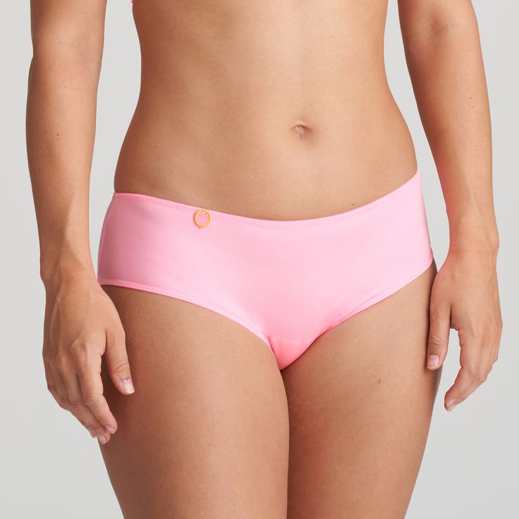 These hot pants have a low rise. This style reveals a hint of your bottom at the back and has a seamless finish.  Happy Pink is a striking shade of pink that will give you an instant positivity boost. Pink Stretch Short Pants, Pink Seamless Elastane Bottoms, Pink Stretch Seamless Bottoms, B Cup, Bra Types, Bra Shop, T Shirt Bra, Shop Swimwear, Comfy Fits