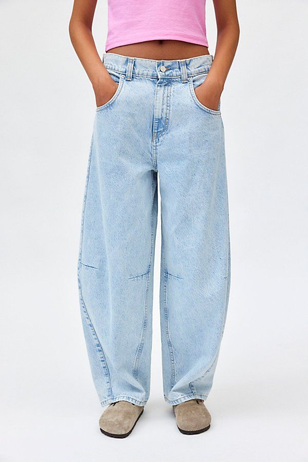 BDG jean in a baggy silhouette made modern with seam detailing down the legs. Designed in classic, rigid denim with a mid-rise waistline, 5-pocket styling and a BDG patch at the back. Only at Urban Outfitters. Features BDG Rih mid rise barrel jean Slouchy jean Rigid non-stretch denim Mid-rise waistline Seam detailing at the knees Oversized back pockets Baggy barrel leg fit Full length 5-pocket styling Zip-fly and button closure UO exclusive Content + Care 100% Cotton Machine wash Imported Size + Cheap Casual Jeans By Urban Outfitters, Wide Leg Jeans Curta, Cheap Urban Medium Wash Bottoms, Mom Jeans Size 8, Cheap Urban Mid-rise Jeans, Lighter Wash Mom Jeans, Hemed Jeans, Min Jeans, Lightwash Mom Jeans