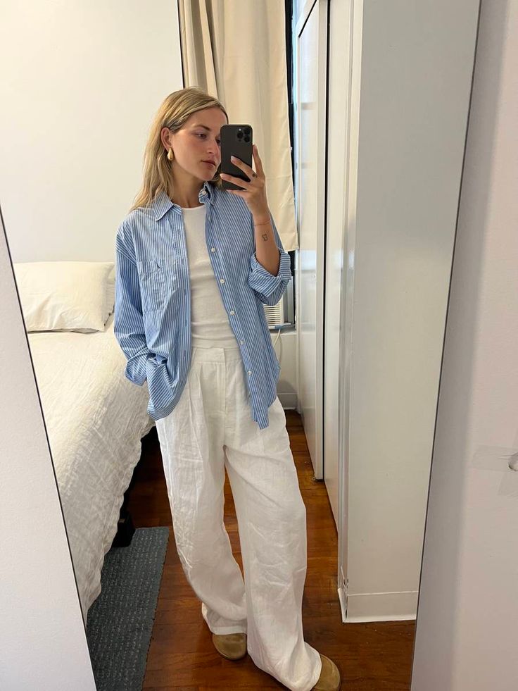 How to Wear the Summer Pants French and Italian Women Love | Who What Wear Linen Trousers And Shirt, White Linen Pants Outfit Work, White Cotton Pants Outfit, Linnebyxor Outfit, Cotton Pants Outfit, Linen Trousers Outfit, White Linen Pants Outfit, White Linen Trousers, Linen Pants Outfit