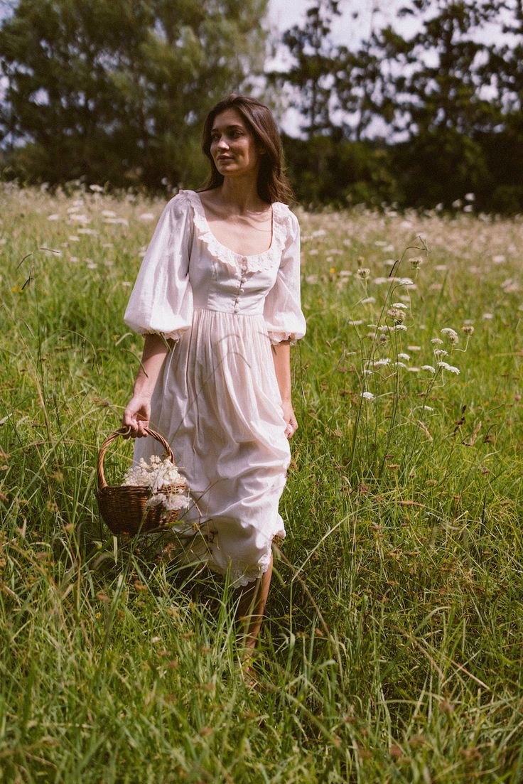 Cottage Core Photoshoot, Praire Dresses, Prairie Fashion, Madewell Outfits, Head Turning Dress, Audrey Dress, Sewing Projects Clothes, Dress Aesthetic, Prairie Style