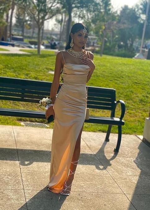 Gold Dress Long Classy Prom, 8th Grade Prom Dresses Formal, 8th Grade Dance Dresses Long, 8th Grade Graduation Dress Ideas, 8th Grade Prom Dresses Long, Champagne Hoco Dress, Birthdays Outfits, Eighth Grade Dance Dresses, Prom 2k23