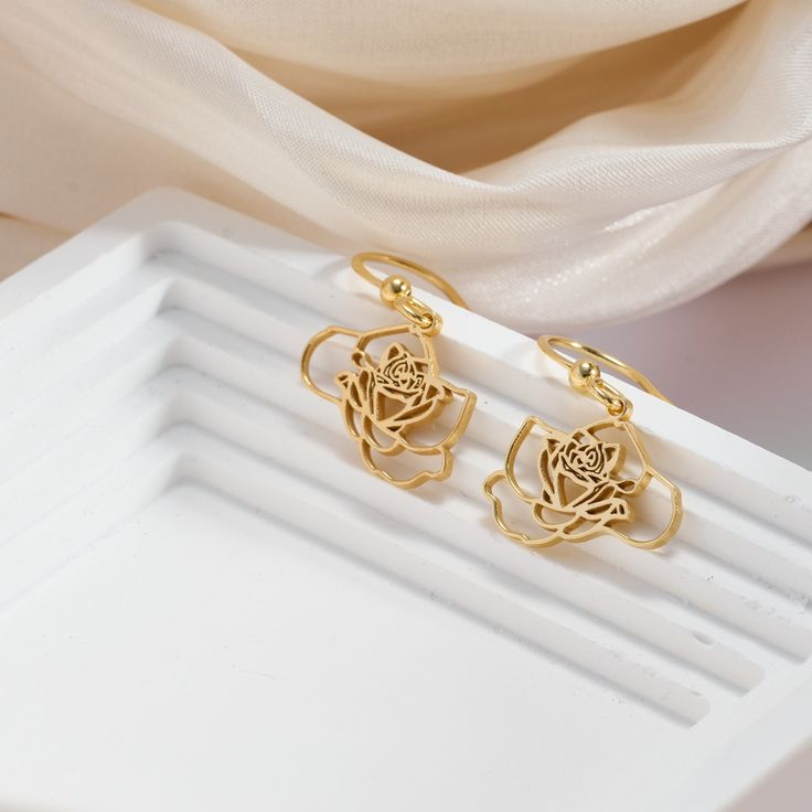 JUNE BIRTH FLOWER- ROSE FLOWER EARRINGS  Introducing our elegant Personalized Birth Flower Earrings, featuring the timeless Rose Flower for June. These minimalist jewelry pieces are perfect birthday gifts, thoughtfully personalized, making them meaningful presents for friends, bridesmaids, and loved ones on special occasions like Mother's Day and Christmas. Embrace the beauty of your birth month with these unique earrings, cherished accessories that will be treasured for a lifetime. *This listin Birth Flower Earrings For Wedding, Wedding Flower Earrings With Birth Flower, Gold Rose Flower Earrings, Elegant Gold Rose Flower Earrings, Elegant Rose Earrings For Mother's Day, Rose Gold Flower-shaped Earrings For Valentine's Day, Gold Rose Earrings For Gift, Gold Rose Design Earrings For Wedding, Rose Flower Earrings For Wedding On Valentine's Day