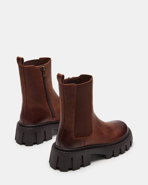 Brown Lug Boots Outfit, Outdoorsy Girl, Lug Boots, Women's Booties, Platform Chelsea Boots, Brown Chelsea Boots, Fall Booties, Steve Madden Store, Winter Shoes For Women