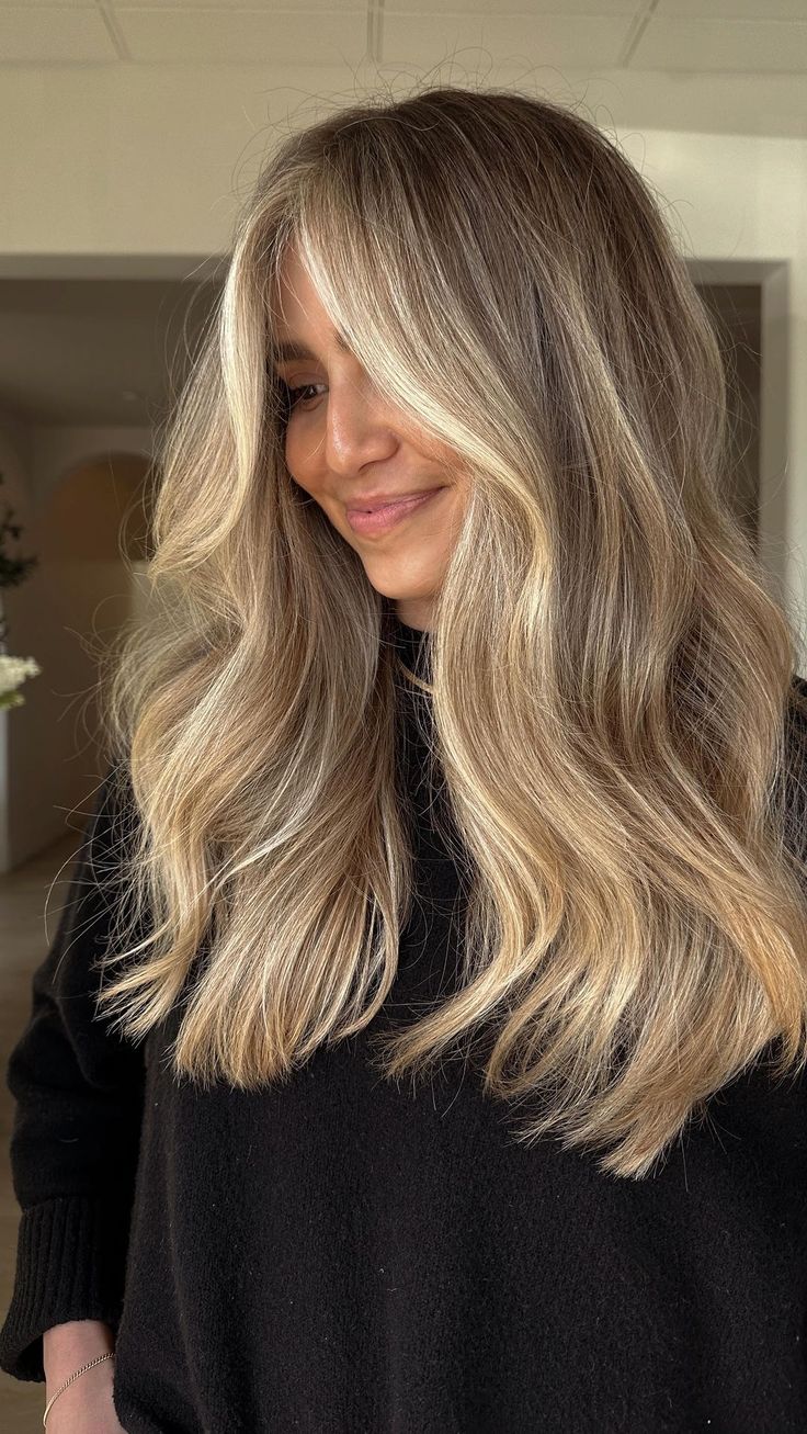 Natalie McKell | Effortless Cut & Color #Bronde #livedincolor #hairgoals #lob | Instagram Darker Blonde With Money Pieces, Hair Colour Blonde Brown, Natalie Mckell Hair, Lived In Blonde Highlights On Brown Hair, Fall Hair Blonde And Brown, Lived In Low Maintenance Blonde, Blonde To Bronde Fall, Lived In Fall Blonde, Transitioning From Blonde To Brunette