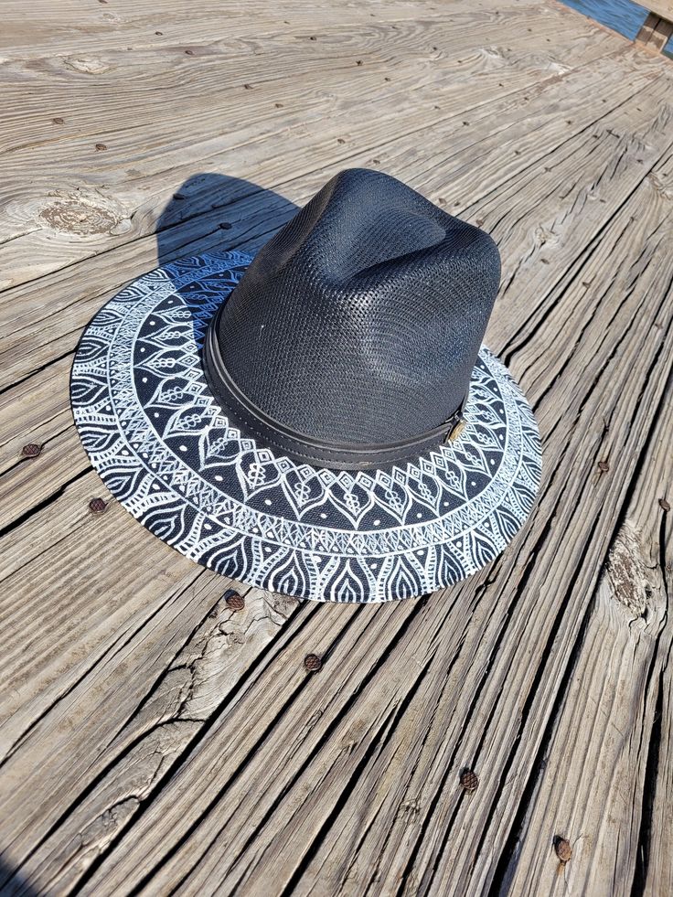 Don't miss your opportunity to own this one of a kind hand painted hat. The detailing is impressive. Perfect for a day at the beach, a sporting good outing or everyday use.  Perfect for adding an extra special touch to your outfit. Size is Medium Boho Hat, Painted Hats, Beach Hat, Cowgirl Hats, Sun Hats, Caps Hats, Accessories Hats, Hand Painted, Hats