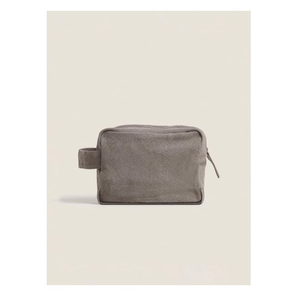 Large linen toiletry bag. Zip closure. Handle. Available in two colours. Jeans Blazer, Studio Nicholson, Crochet Coat, Clean Laundry, Personalised Kids, Blazer Dress, Trouser Jeans, Toiletry Bag, Linen Shirt