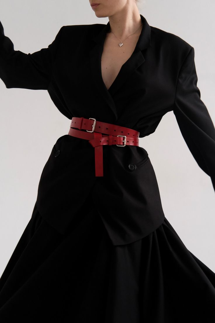 Introducing our Double Buckle Leather Belt, the must-have accessory for all fashion-forward women! This Black Leather Belt for Women is not only stylish but also versatile, perfect for everyday wear or special occasions. Designed with a Plus Size in mind, this Double Strap Belt features a unique double buckle detail that adds a touch of edginess to any outfit. Crafted from high-quality leather, this Double Leather Belt is durable and chic. Make a bold statement with this eye-catching accessory. Formal Belts For Spring, Under Bust Corset, Wide Waist Belt, Leather Corset Belt, Belt For Women, Corset Belt, Marken Logo, Leather Corset, Wide Waist