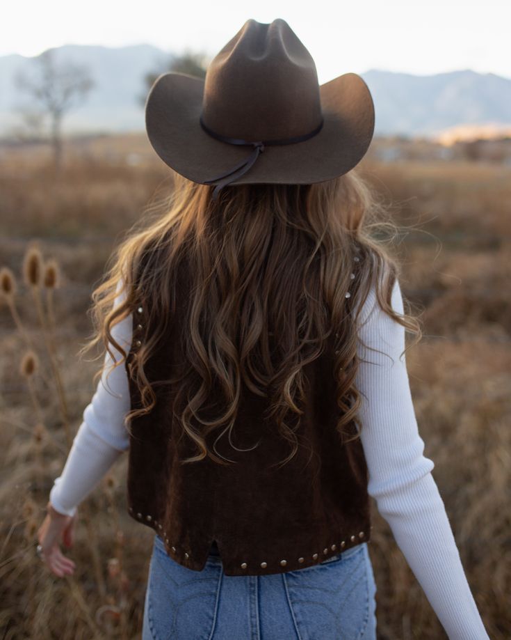 If you have seen my Instagram, then you know I LIVE in my cowgirl hats! This western hat is a staple in my closet all year long! - Court One-of-a-kind (each varies slightly in color) Made with 100% Ecuadorian Sheep Wool Crafted and pressed by hand 5" Crown Height + 4" Curved Brim Elastic fit - Inner elastic band Runs small, Size up Sizing: Court is wearing a size M (normally an XS in hats) XS 53cm | 20.75" S 55cm | 21.6" M 57cm | 22.5" L 59cm | 23.25" Returns: Unfortunately, we cannot accept ret Cowgirl Gifts, Western Hat, Crown Heights, Suede Vest, Out West, Western Hats, Wool Crafts, Cowgirl Hats, Button Down Dress