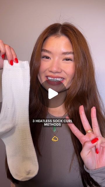 Alxandra on Instagram: "3 DIFFERENT WAYS TO CURL YOUR HAIR WITH 🧦 SOCKS 🧦  #heatlesscurls #overnightcurls #sockcurls #heatlesshair #hairtutorial #hair #hairtrends" How To Do Heatless Curls Overnight Diy, Curly Sock Hair, How To Curl Your Hair In 5 Minutes No Heat, No Curling Iron Curls Hair Hacks, Curly Hair Using Socks, No Heat Curling Methods, Heatless Ways To Curl Your Hair, Easy Curls For Long Hair Overnight, Curling Hair With Socks Short Hair