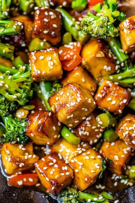 tofu and broccoli stir fry with sesame seeds