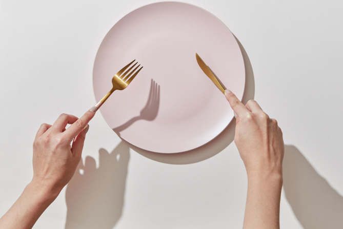 CSIRO Junk Food Analyser aims to help us with our number one diet issue Rose Gold Silverware, Empty Plate, Gold Silverware, Stainless Steel Silverware, Hot Plates, Do It Right, Renter Friendly, Flatware Set, Intermittent Fasting