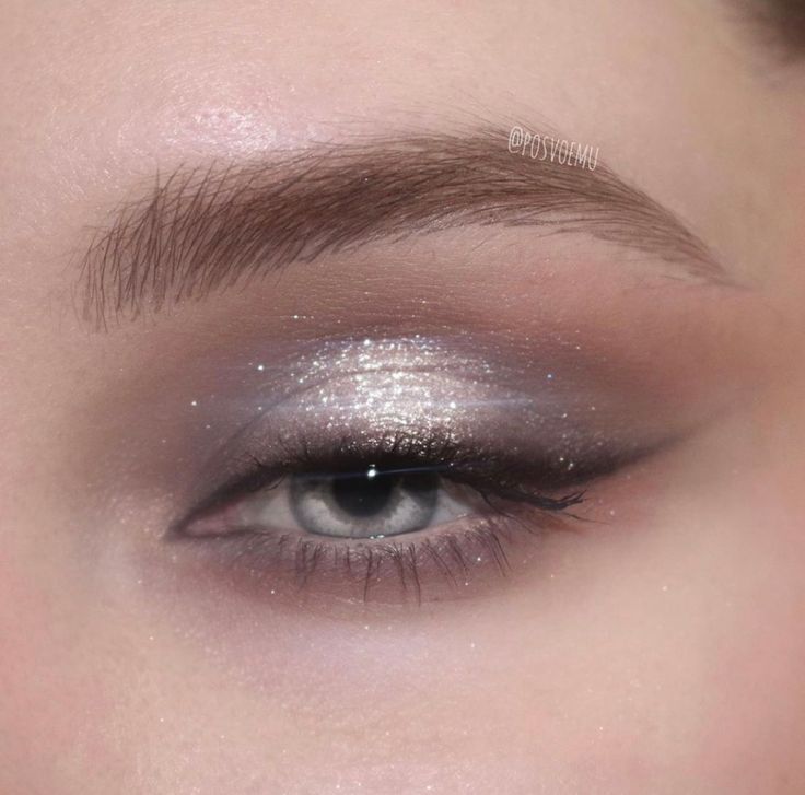 Unique Eye Makeup, Silver Makeup, Prom Eye Makeup, Snow Ball, Eye Makeup Ideas, Eye Makeup Pictures, Smink Inspiration, Beautiful Eye Makeup, Makijaż Smokey Eye