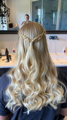 Ball Hair, Formal Hairstyles For Long Hair, Kadeřnické Trendy, Ball Hairstyles, Vlasové Trendy, Hoco Hairstyles, Dance Hairstyles, Hair Stylies, Hair Stylist Life