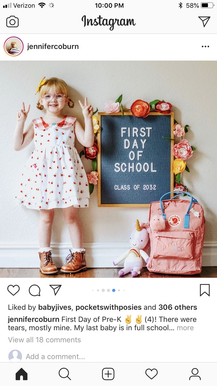 Preschool Photo Ideas, First Day Of Kindergarden, 1st Day Of School Pictures, Kindergarten Syllabus, Preschool Photography, Kindergarten Photos, Preschool First Day, Kindergarten Pictures, First Day Of School Pictures