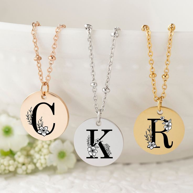 Introducing our personalized initial charm necklace, a captivating piece meticulously crafted with attention to detail. This enchanting necklace holds a world of meaning, as each personalized initial letter is intricately engraved with exquisite multi-toned floral elements. 🌼 These delicate floral designs on the letter of your initial add a touch of beauty and elegance, creating a unique and personalized piece that truly reflects your style. The combination of the engraved initial and the intricate floral elements creates a stunning visual representation of your individuality and connection to nature. Dangling gracefully from a dainty chain, this charm necklace is not only a symbol of your identity but also a timeless accessory that adds a touch of sophistication to any outfit. Express yo Womens Gifts, Unique Graduation Gifts, Gifts Bridesmaid, Bridesmaid Gifts Jewelry, Necklace Chain Lengths, Floral Elements, Custom Pendants, Timeless Accessories, Initial Letter