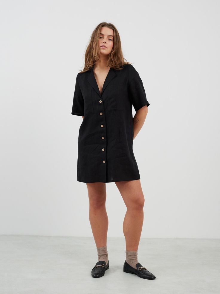 IDA is a short sleeve linen bowling mini shirt dress. DETAILS - Short sleeve - Label collar - Mini length - Small coconut buttons closure - 100% lightweight European linen fabric - Cut and sewn to order just for you in our studio COLOR - Black, you can also choose other colors above - Fabric samples are available here https://www.etsy.com/listing/586569696/linen-fabric-samples SIZING & FIT - Relaxed, loose fit - Model is 5'6" / 172 cm and wearing a size M CARE FOR LINEN - Machine wash up to 30ºC Chic Short Sleeve Linen Mini Dress, Chic Linen Mini Dress With Short Sleeves, Casual Linen Mini Dress For Day Out, Casual Short Sleeve Shirt Dress With Buttons, Casual Mini Shirt Dress Relaxed Fit, Trendy Short Sleeve Shirt Dress For Work, Linen Short Sleeve Mini Dress, Casual Linen V-neck Shirt Dress, Linen Short Sleeve Shirt Dress For Work