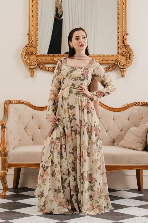 Pakistan Kurti, Hania Amir Dresses, Simple Dress Casual, Long Frock Designs, Side Borders, Desi Outfits, Hania Amir, Pakistani Dresses Casual, Desi Fashion Casual