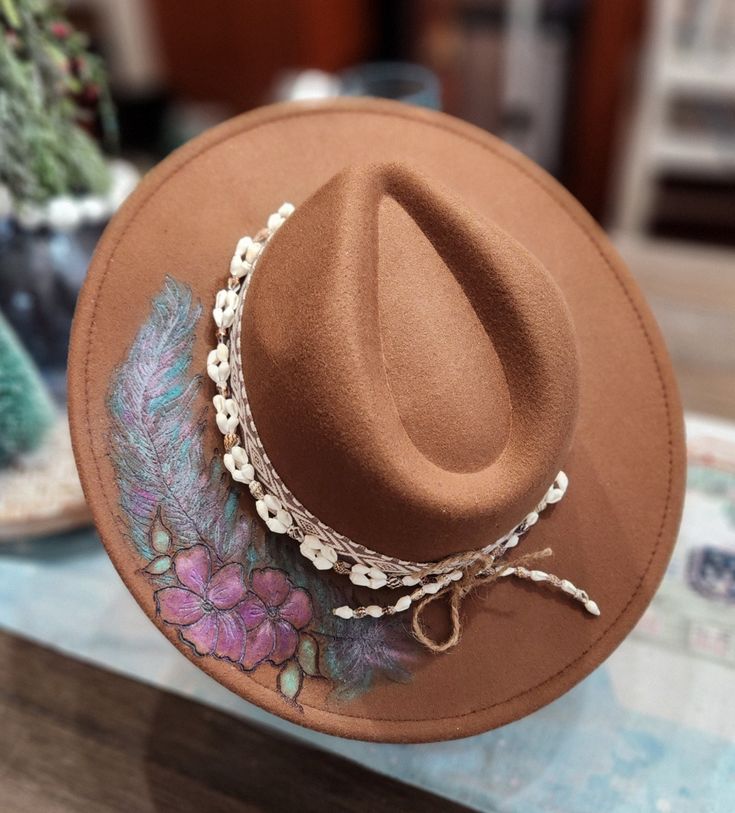 Felt/wool hat hand burned with feather and flower pattern. Hand colored and hand made beaded band. Adjustable and nice quality. beautiful deep tan color ... fun for any event, awesome Christmas gift! Burnt Hats, Beaded Hats, Country Glam, Glam Boho, Hand Burn, Hat Party, Boho Cowgirl, Beaded Hat, Fedora Hats