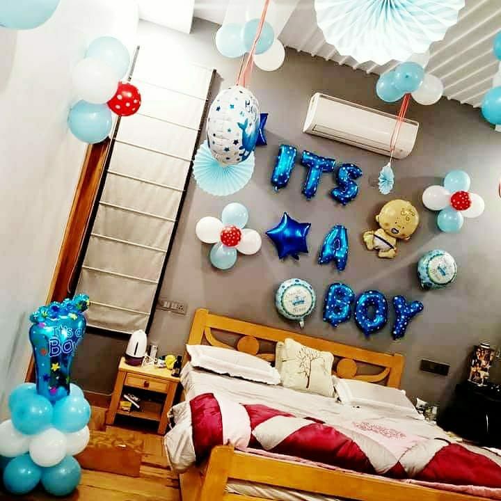 a bedroom decorated with blue, red and white balloons