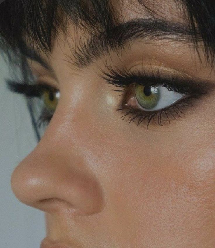 ITALIAN GIRL MAKEUP Fest Smink, Maquillage On Fleek, Concert Makeup, Flot Makeup, Smink Inspiration, Beauty Make-up, Makijaż Smokey Eye, Edgy Makeup, Makeup Eye Looks