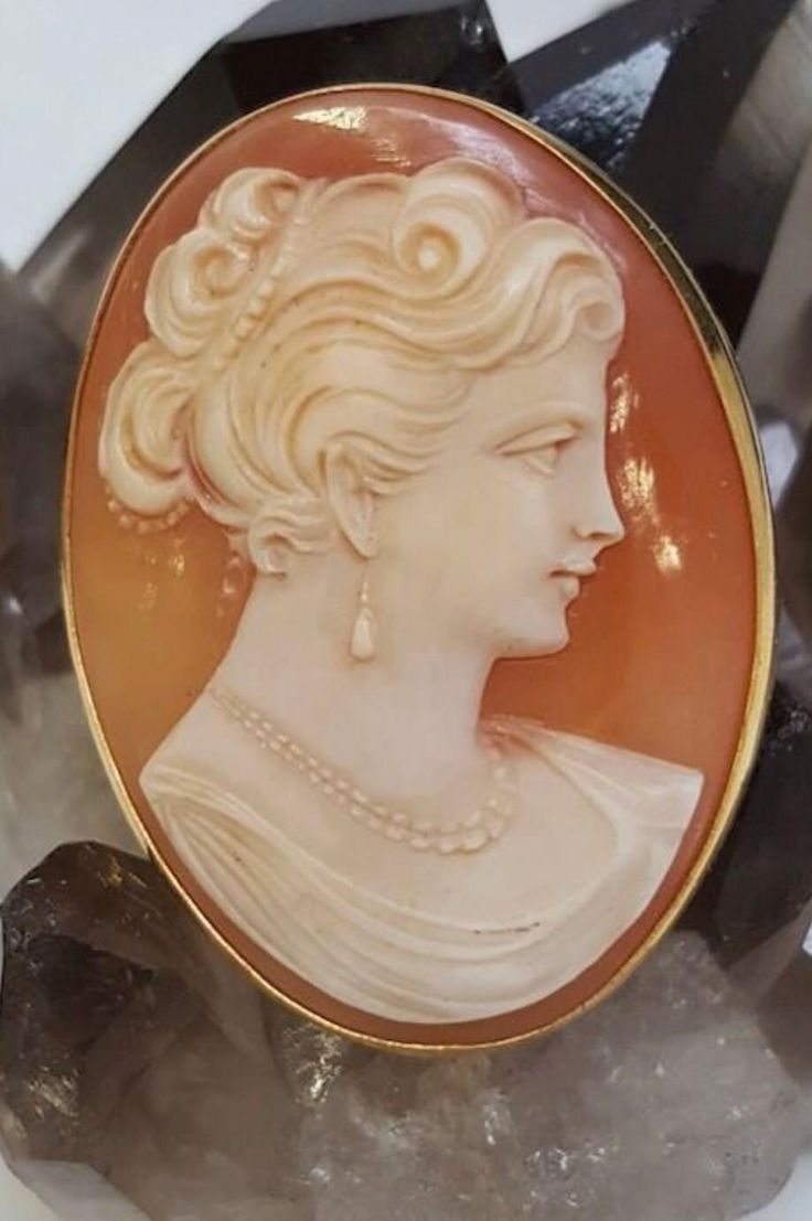 14k Vintage Cameo Brooch Great Condition Excellent Carving Detail 5.5 grams Luxury Cabochon Brooch, Luxury Round Cabochon Brooch, Luxury Round Cabochon Brooches, Luxury Oval Cabochon Brooches, Oval Yellow Gold Brooches With Gemstone, Luxury Round Brooches For Collectors, Carved Brooches For Formal Occasions, Luxury Round Collectible Brooches, Anniversary Oval Brooches