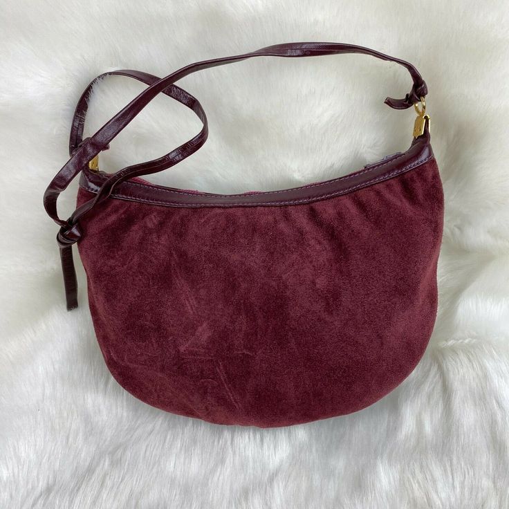 Mardane USA Maroon wine suede leather purse/shoulder bag. Vintage c. 70s 7.5" X 11" X .5 29" strap Minor wear. From a smokers estate. SKU Shar Vintage Burgundy Shoulder Bag For Everyday, Woven Leather Bag, Shoulder Bag Vintage, Suede Purse, Black Leather Clutch, Fabric Handbags, Suede Clutch, Studded Bag, Colorful Bags