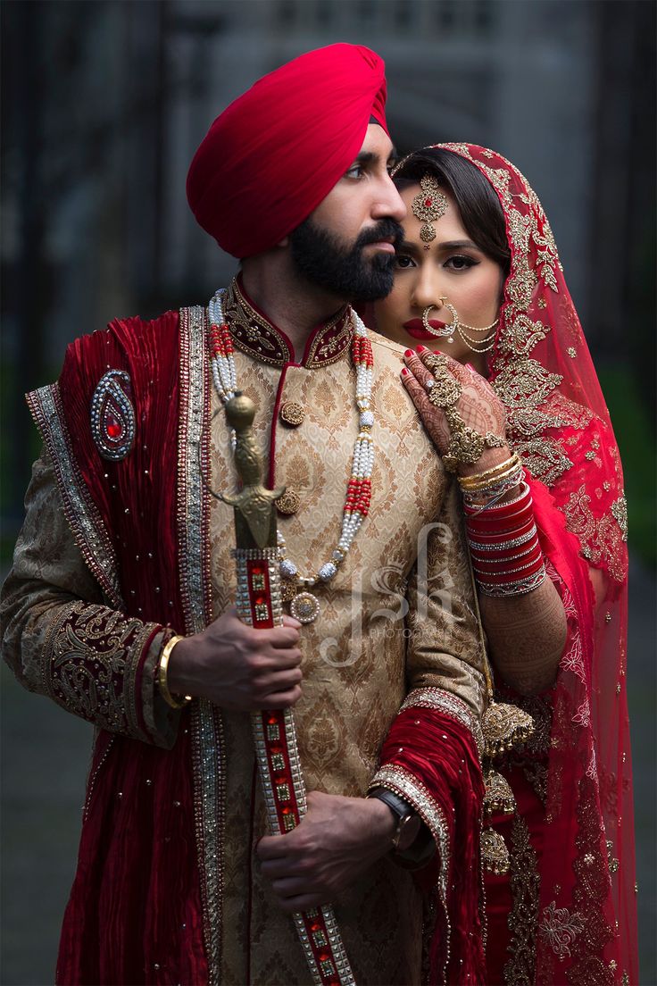 Indian wedding couples portraits at UOP African American Wedding, Sikh Wedding Photography, Marriage Poses, Indian Wedding Pictures, Bride Groom Photoshoot, Punjabi Wedding Couple, Bride Groom Poses, Indian Bride Photography Poses, Indian Wedding Poses