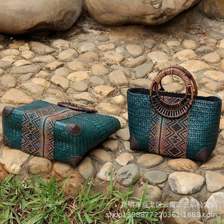 SPECIFICATIONSBrand Name: artmomoHandbags Type: TotesTypes of bags: Top-Handle BagsMain Material: BambooLining Material: CanvasShape: SQUAREPlace Of Origin: SHAN DONG ProvincePlace Of Origin: HU NAN ProvinceOrigin: Mainland ChinaCN: ShandongHardness: HARDPattern Type: FloralInterior: Cell Phone PocketDecoration: EmbroideryExterior: Solid BagOccasion: VersatileClosure Type: zipperGender: UnisexStyle: vintageModel Number: 15377Number of Handles/Straps: None Rattan Purse, Holiday Handbag, Rattan Bags, Rattan Handbags, Black Rattan, Purse Handles, Rattan Bag, Woven Bag, Unique Charms