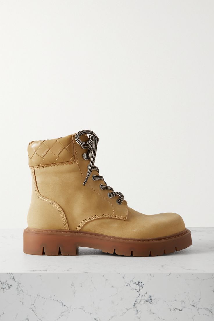 The slim intrecciato leather trims on these 'Haddock' boots are enough to show they are the work of Bottega Veneta. They're crafted from smooth nubuck with hiking-inspired rubber soles and contrasting laces. The neutral colorway looks chic with tonal outfits. Tonal Outfits, Leather Knee Boots, Yellow Boots, Shoes Boots Ankle, Brown Ankle Boots, Looks Chic, Daily Dress, Brown Shoe, Nubuck Leather