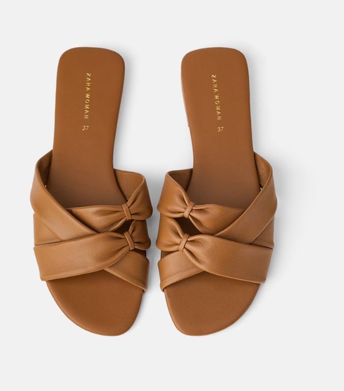 Flat Leather Sandals, Pretty Sandals, Fashion Shoes Heels, Fashion Shoes Sandals, Shoes Heels Classy, Trending Sandals, Fashion Slippers, Beaded Sandals, Shoes Flats Sandals