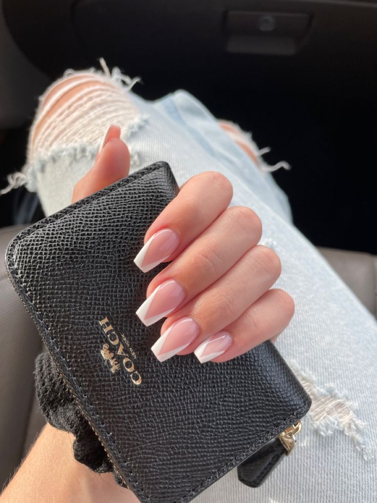 wallet acrylic nails white coffin v White Tip Acrylic Nails, Hoco Nails, White Gel Nails, White Tip Nails, White Acrylic Nails, Basic Nails, Simple Acrylic Nails, Soft Nails, Acrylic Nails Coffin Short