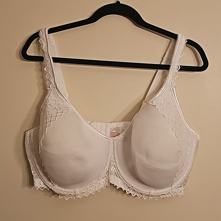 Comfortchoice Full Coverage Underwire Lightly Padded Bra Lace Band, Detail And Trim Adjustable Straps Size: 46dd Color: White Nwots New Without Tags! Lace Bands, Bra Lace, Padded Bra, Underwire Bra, Lace Bra, Women's Intimates, Adjustable Straps, Color White, Trim