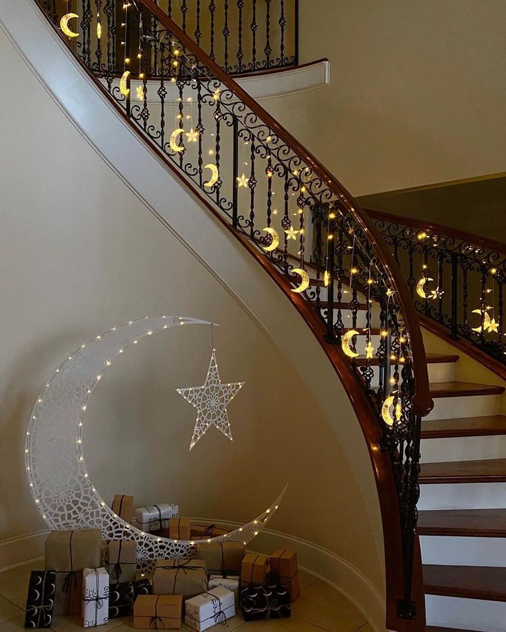 the stairs are decorated with stars and crescents