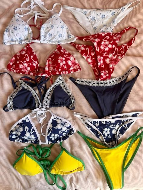 Cute Swimsuits Two Piece, Cute Y2k Bikinis, Summer Bathing Suit Outfits, Early 2000s Bathing Suit, 90s Bikinis Style, Aestethic Bikinis Grunge, Mamma Mia Swimsuit, Swimming Costume Aesthetic, 2000s Bathing Suits