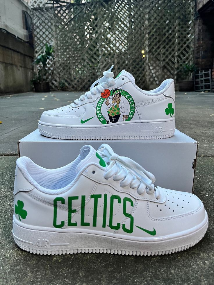 Shoes Af1, Hand Painted Sneakers, Painted Air Force 1, Custom Nike Air Force 1, Custom Nike Air Force, Af1 Custom, Pretty Sneakers, Air Force Shoes, Painted Sneakers