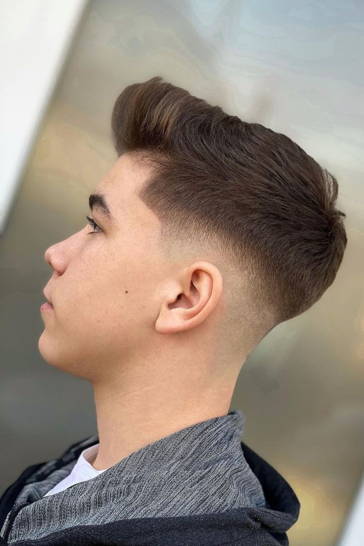 Undercut Hairstyle Men Fade, Side Faded Hairstyle Men, Fresh Cut Hair Men, Low Fade Side Part, Low Skin Fade Haircut Men, Low Fade Haircut Mens Medium, Low Fade Haircut Men, Low Mid Fade, Low Fade Bajo