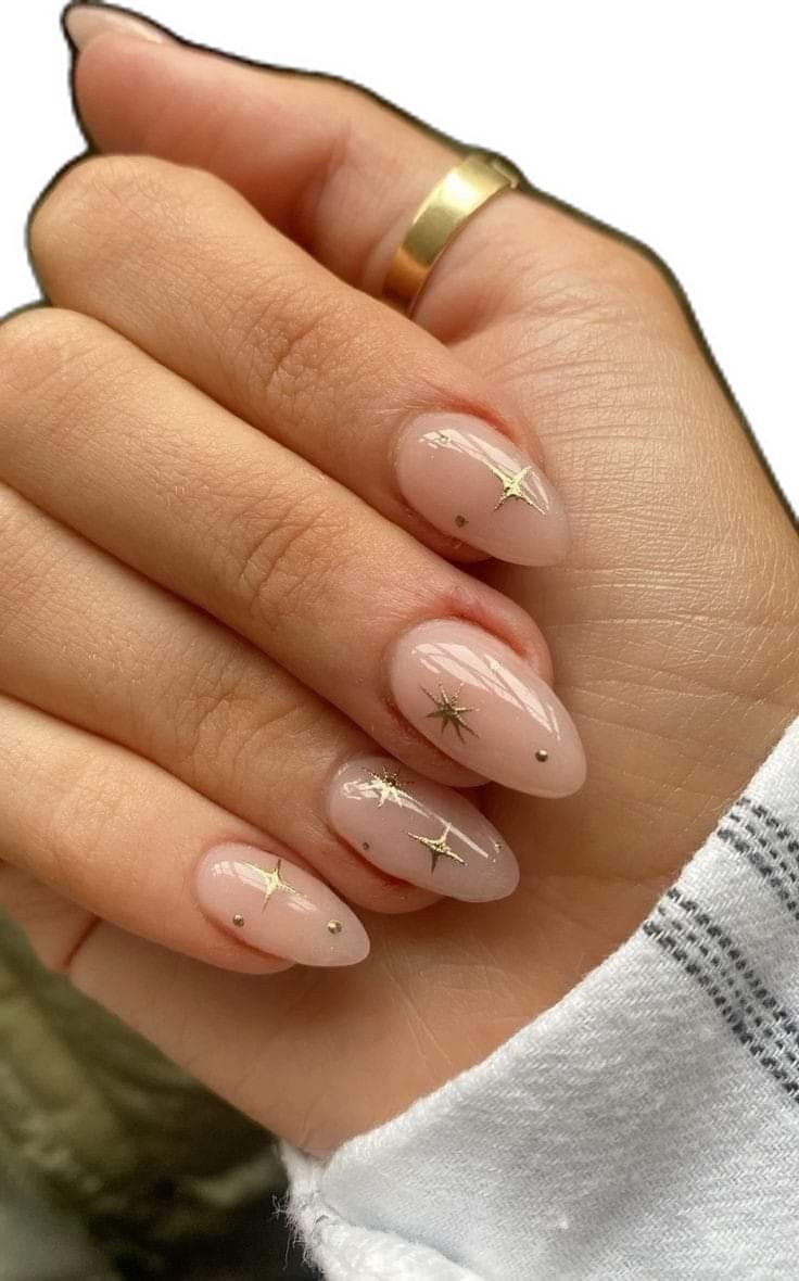 Simple Minimal Nails, Gel Paint Nails Ideas, Gel Nails On Short Nails, Nail Design Oval Shape, Milky Short Almond Nails, Cute Neutral Christmas Nails, Short Almond Nails French Tip Designs, Diy Gel Designs, January Nails Oval