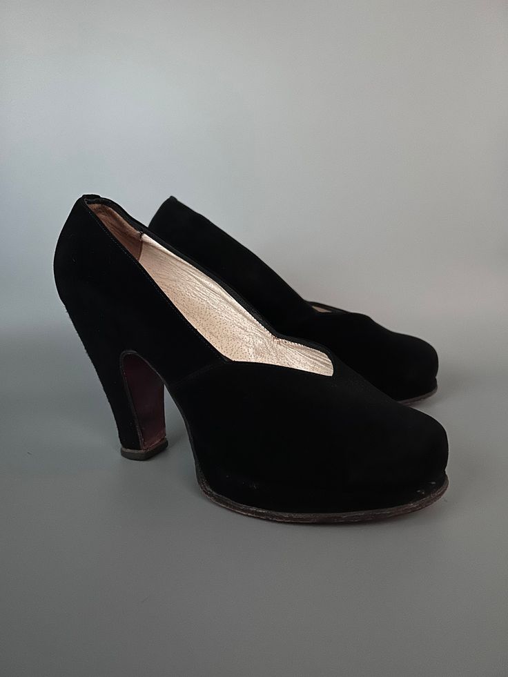 Vintage black suede pumps with a plateau sole from 1940's or 1950's. Still in excellent, wearable condition. Size is small, tho, european 35, which equals about 3 in UK sizing. The heel height is 8 cm's, but the actual height not so high since the shoe has a 1,5 cm plateau sole in the front. Leather lining, leather sole, rubber heels in good condition. Vintage Pointed Toe Platform Heels, Vintage Platform Heels With Pointed Toe, Vintage Suede Heels With Almond Toe, Vintage Court Shoes With Deep Heel Cup For Evening, Vintage Suede High Heels, Womens Pumps, Black Suede Pumps, Vintage Suede, Suede Pumps